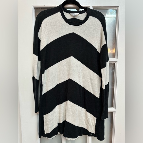 Volcom Chevron Black & Off White Knit Long Sleeve Sweater Dress Size Small S - Picture 12 of 13